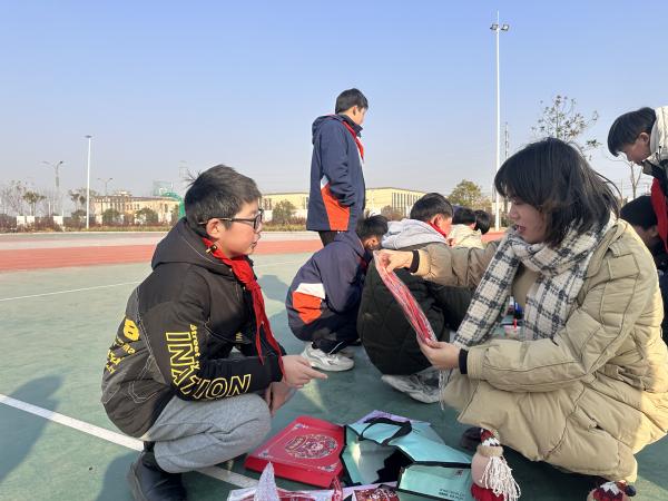 2024年固镇县希望小学跳蚤市场：孩子们如何通过变废为宝学会环保与交易？  第3张