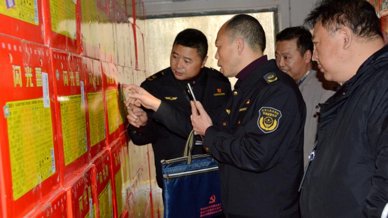 春节将至，烟花爆竹安全如何保障？涪陵区市场监管局严查3家企业  第2张