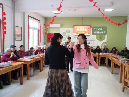 垃圾分类新风尚！济南小辛社区居民如何用行动点亮2025年元旦？  第3张