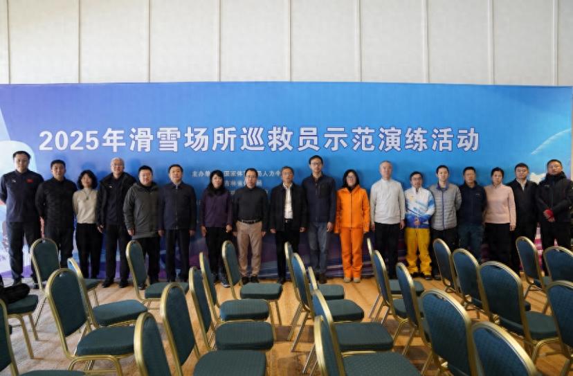 2025滑雪场救援演练震撼上演！滑雪者受伤如何快速救治？  第1张