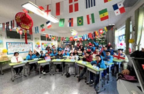 童话世界大冒险！九州小学的孩子们如何用创意点亮新年？