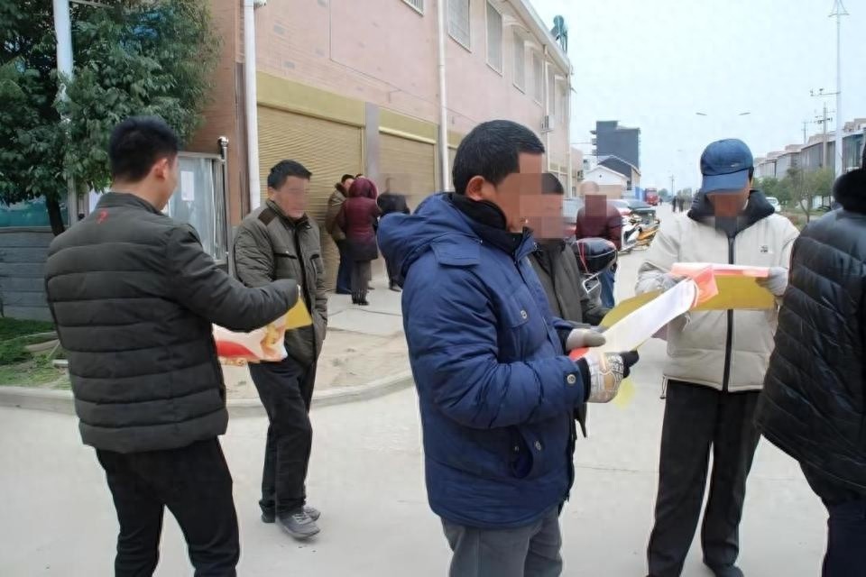 工资被拖欠怎么办？正阳法院为返乡农民工送上法律年货，教你如何维权  第1张