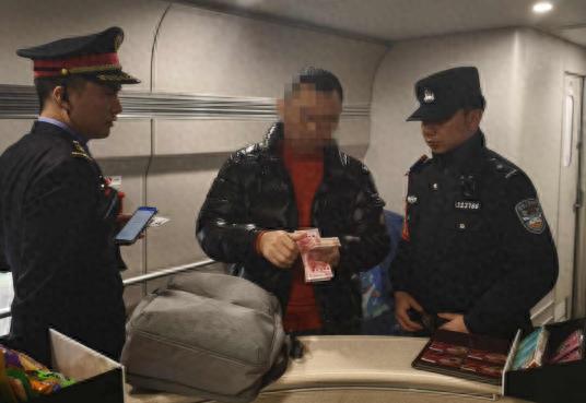 20000元礼金失而复得！警察同志，你是我的救星  第1张