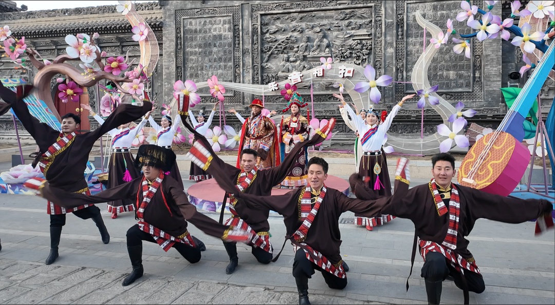 春节湟源丹噶尔古城有多热闹！喜迎公主表演竟如此展现多元文化魅力？  第2张