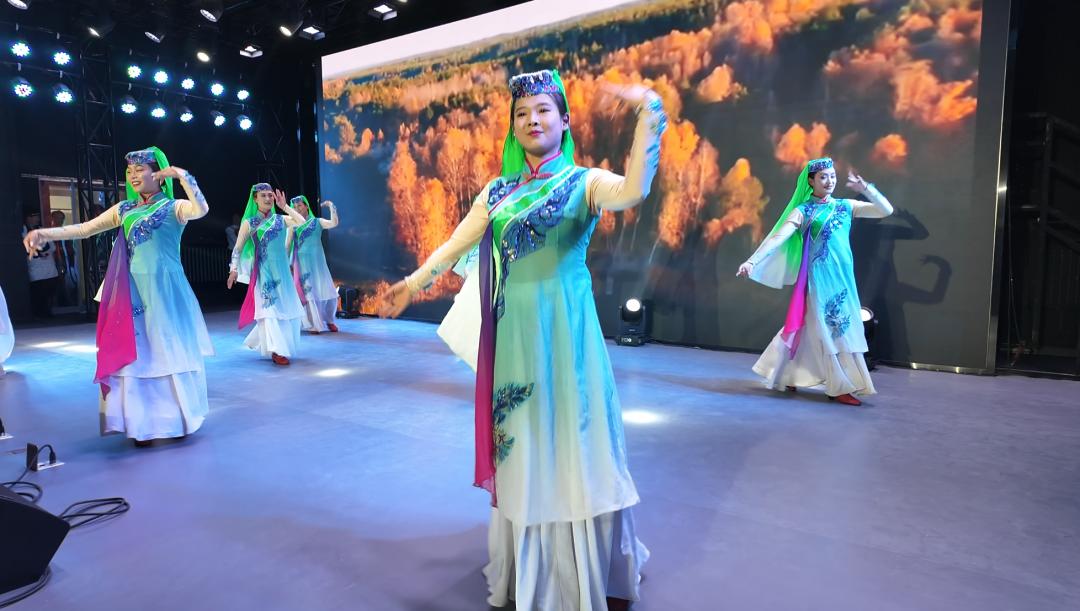 春节湟源丹噶尔古城有多热闹！喜迎公主表演竟如此展现多元文化魅力？  第3张