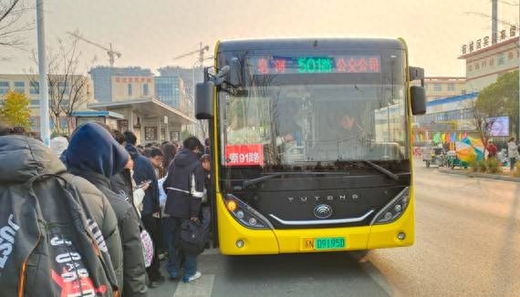 宿迁公交免费政策引发热潮，485万市民共享出行便利！你感受到了吗？