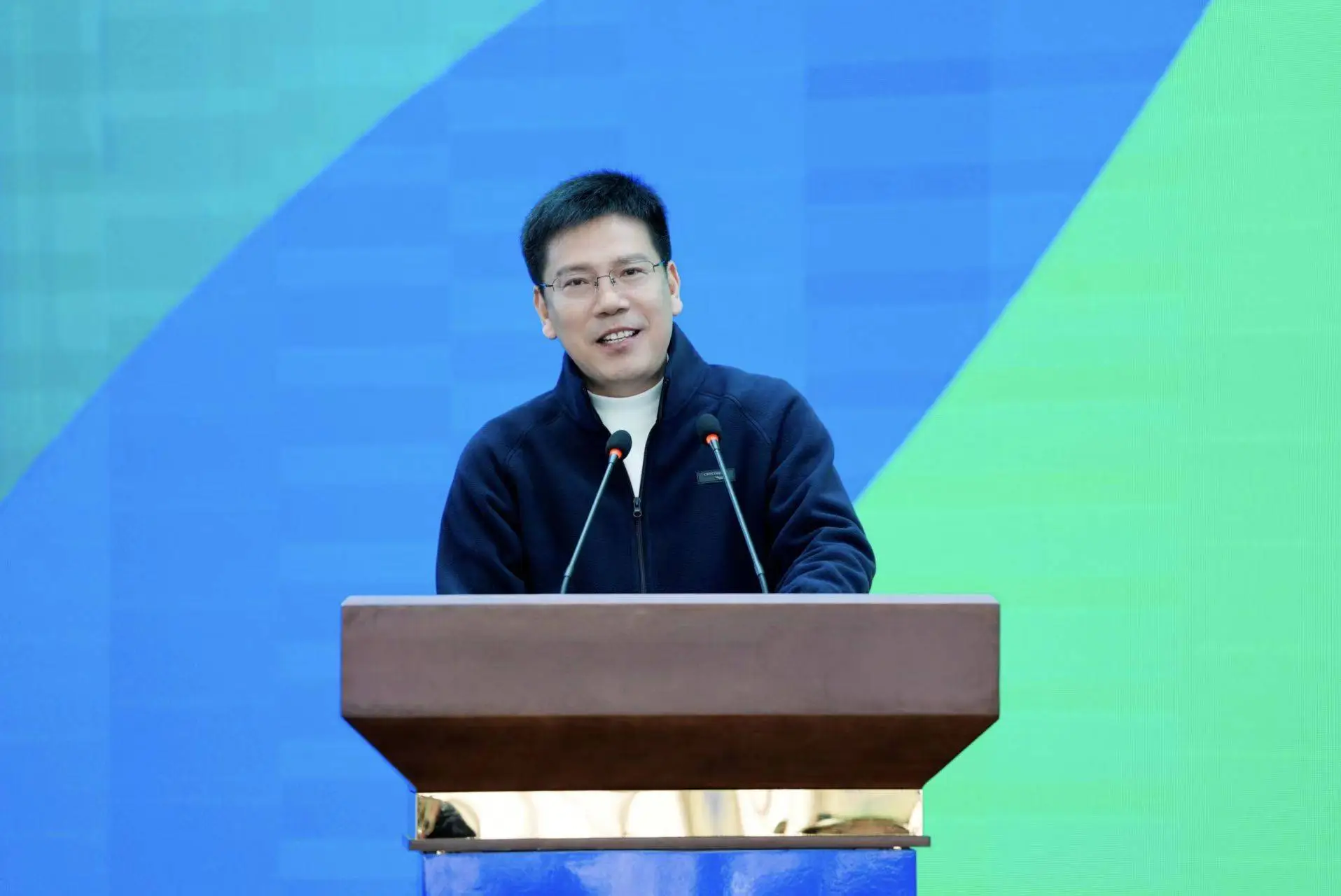 爆！2025微短剧从流量狂欢到文化新坐标，转型背后有何秘密？