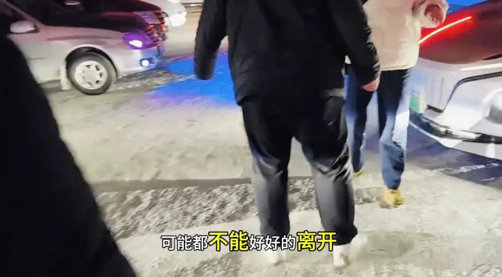 2月4日吉林梅河口火车站！乘客付100元遭出租车司机威胁，咋回事？  第2张