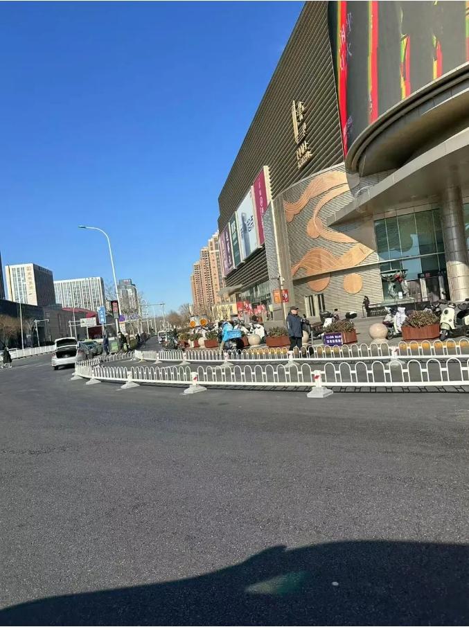 天津春雨路占道、乱停车难题屡治不绝，城市管理症结何在？  第2张