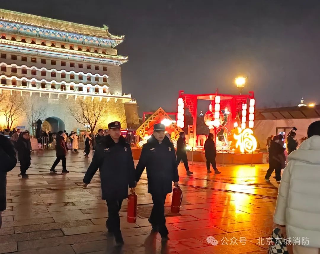 万家团圆时他们却坚守岗位，前门消防救援站用爱守护安宁与温情，太牛了  第14张