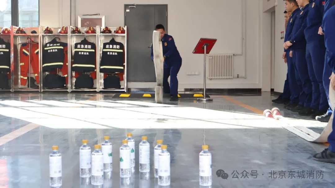 万家团圆时他们却坚守岗位，前门消防救援站用爱守护安宁与温情，太牛了  第5张