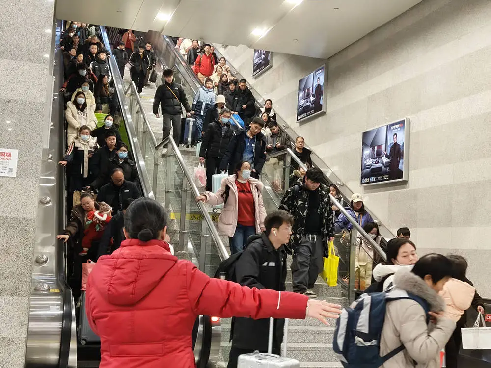 长三角铁路春运客流突破5891万人次，上海站如何应对返程高峰？