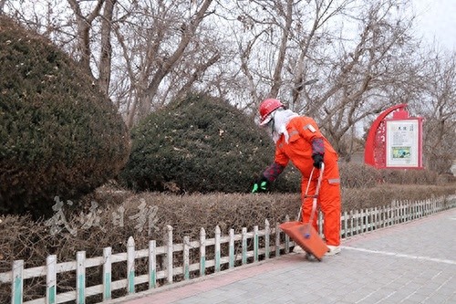 春节万家团圆，为何他们却在凌晨五点上岗？揭秘环卫工人的坚守与奉献