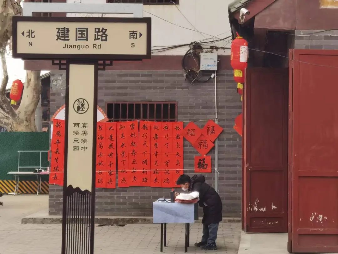汉中街头的文化新气象，你注意到了吗？新路牌背后的故事令人惊叹  第2张