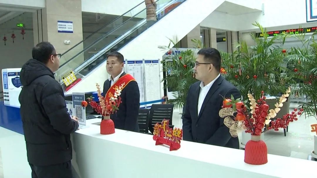 春节后首日，市政务服务中心如何高效应对办事高峰？