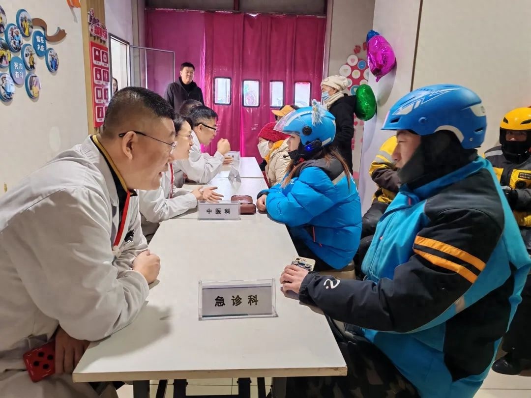 奔波中的守护神！乘风街道联合龙南医院为快递员、外卖员、网约车司机送上暖心义诊，你感受到了吗？  第1张