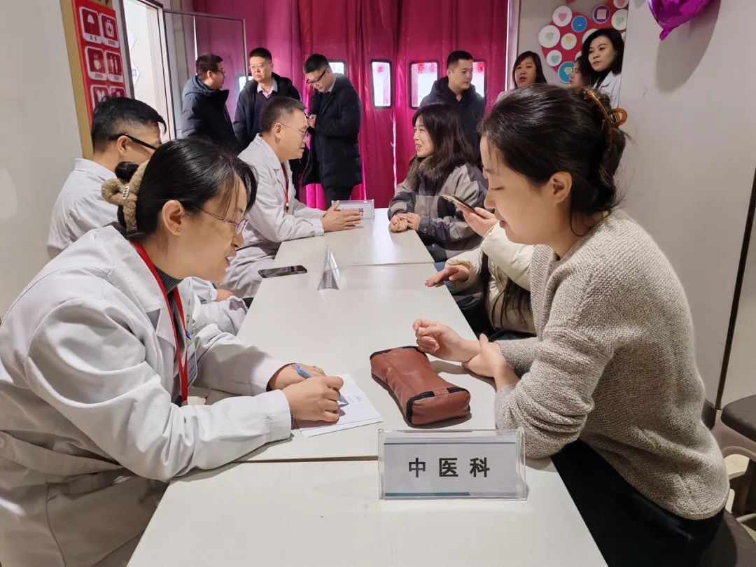奔波中的守护神！乘风街道联合龙南医院为快递员、外卖员、网约车司机送上暖心义诊，你感受到了吗？  第2张