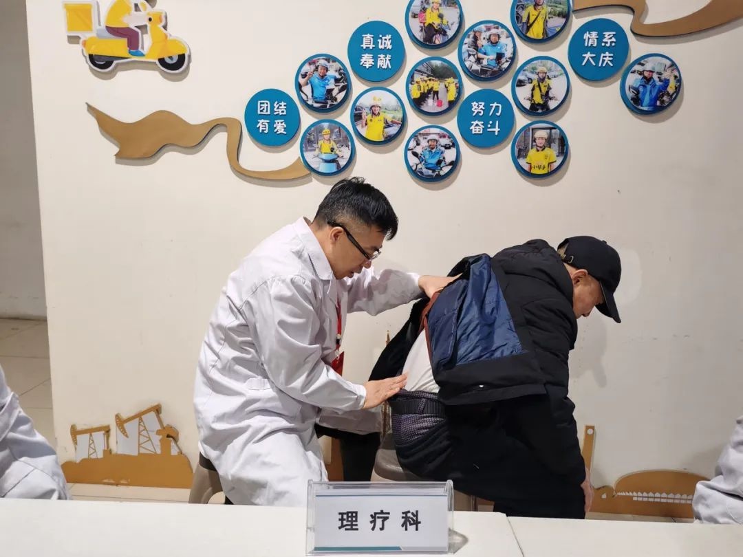 奔波中的守护神！乘风街道联合龙南医院为快递员、外卖员、网约车司机送上暖心义诊，你感受到了吗？  第3张