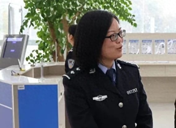 苗族女警陈昱交如何成为瓮安县车管所的定海神针？她的故事令人动容  第1张