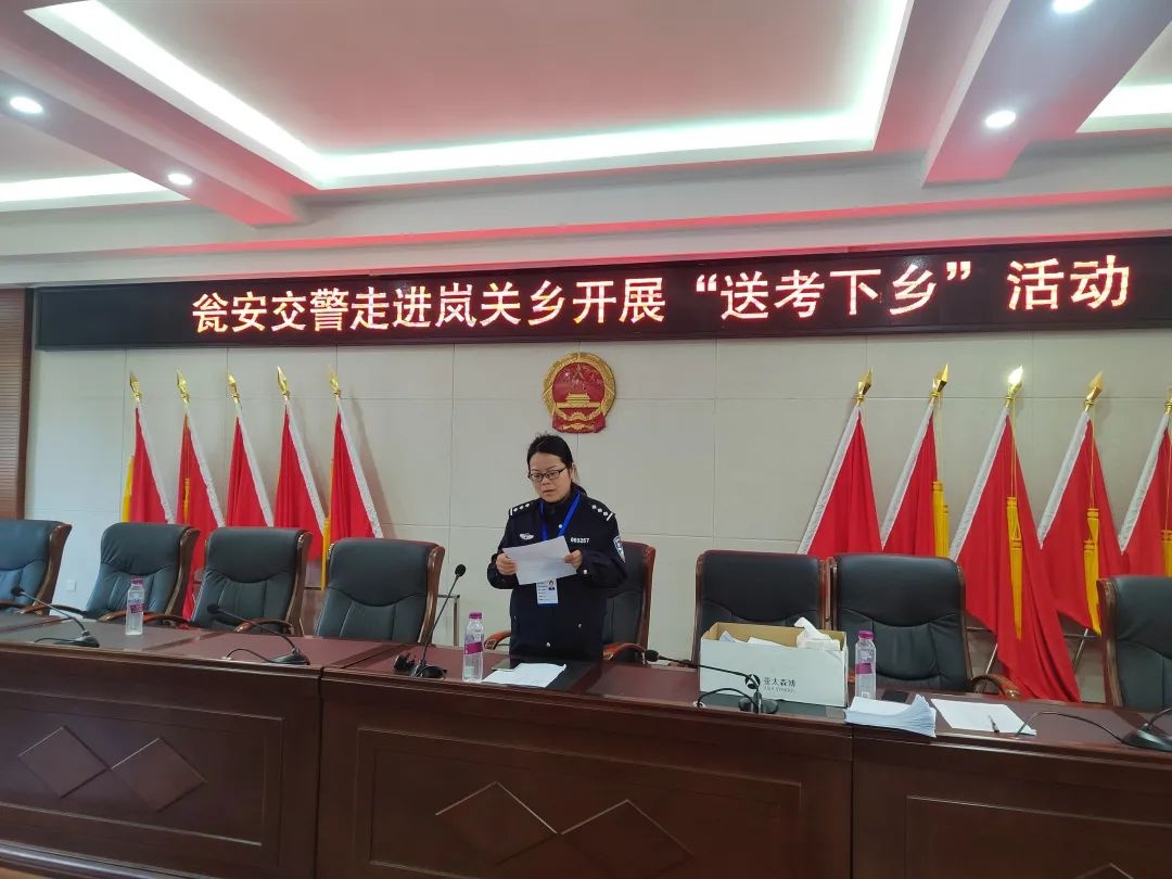 苗族女警陈昱交如何成为瓮安县车管所的定海神针？她的故事令人动容  第2张