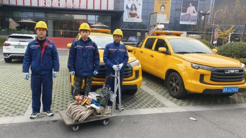 滨江城管如何让夜行更安全？揭秘‘除暗增亮’工程的温暖力量  第5张