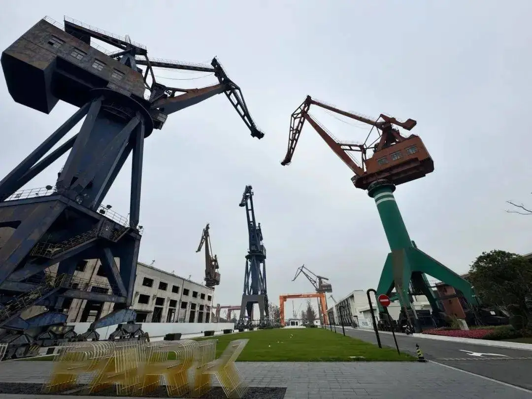 杨浦复兴岛船台公园即将开放，1.3公里滨江岸线等你来探索  第2张