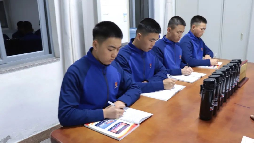 春节过后，新消防员如何迅速收心投入训练？揭秘福建森林消防的秘诀  第2张