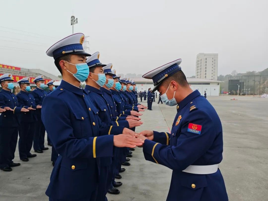 春节过后，新消防员如何迅速收心投入训练？揭秘福建森林消防的秘诀  第5张