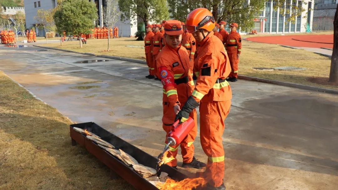 春节过后，新消防员如何迅速收心投入训练？揭秘福建森林消防的秘诀  第7张