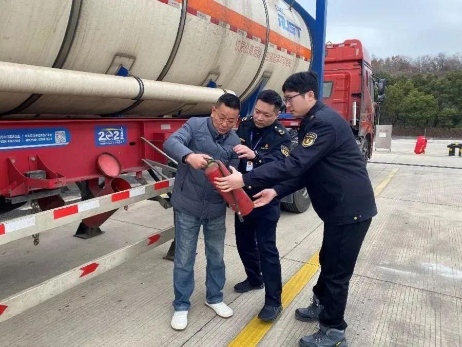 春节坚守岗位的镇江交通人，如何守护万家团圆之路？  第4张