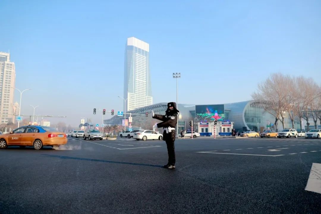 亚冬会交通大升级！哈市交警如何确保160公里专用车道畅通无阻？  第2张