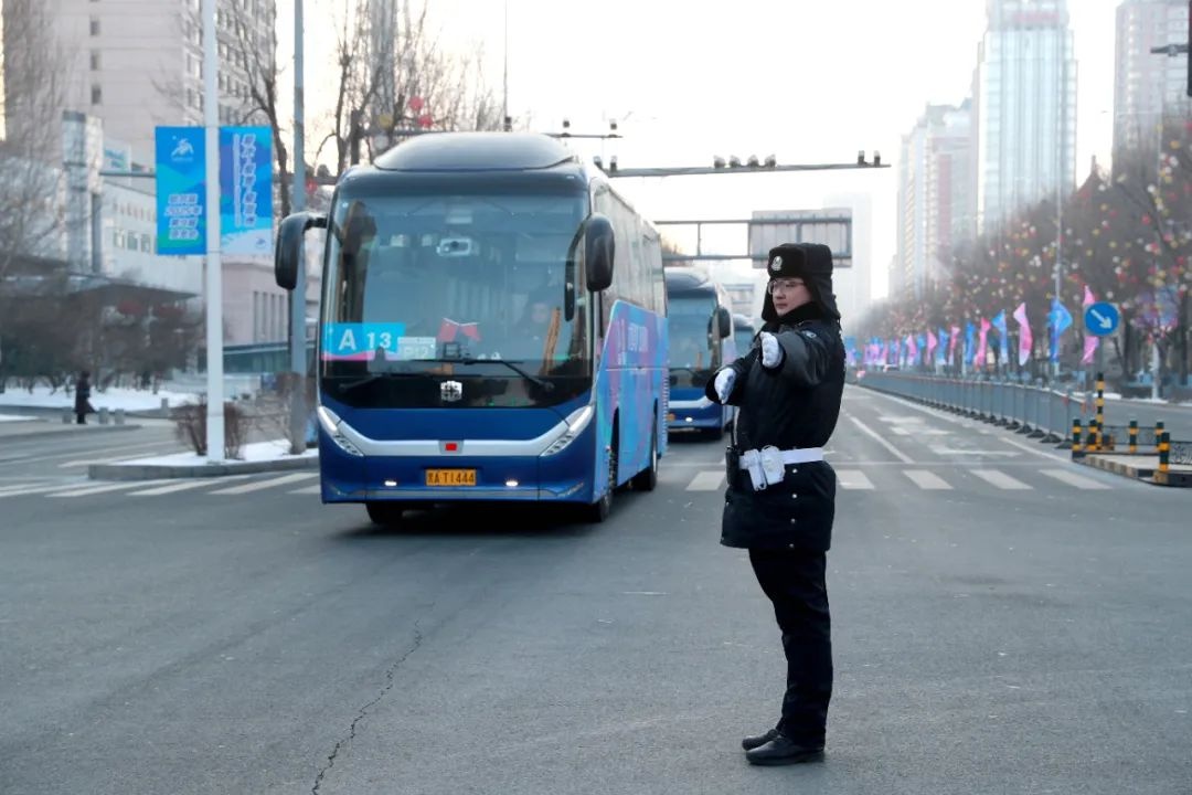 亚冬会交通大升级！哈市交警如何确保160公里专用车道畅通无阻？  第3张
