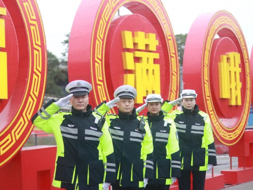 峨眉山景区交警如何用192小时守护38.75万游客的春节出行？