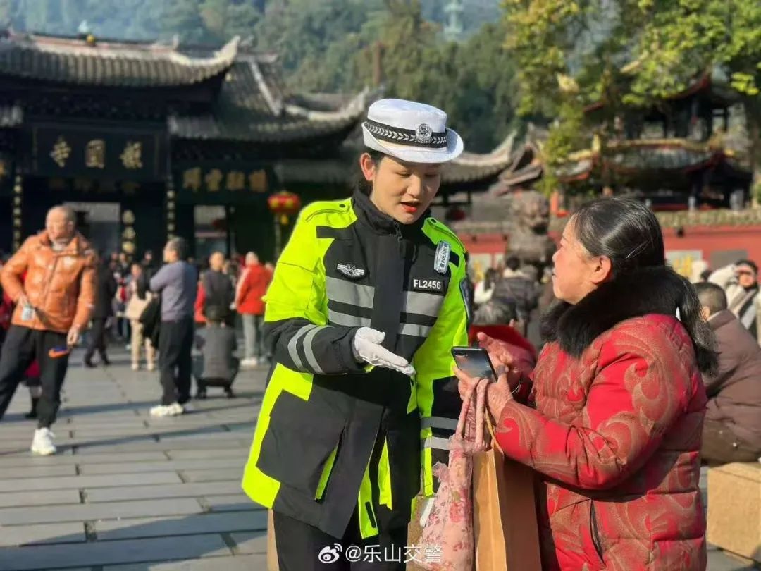 峨眉山景区交警如何用192小时守护38.75万游客的春节出行？  第5张