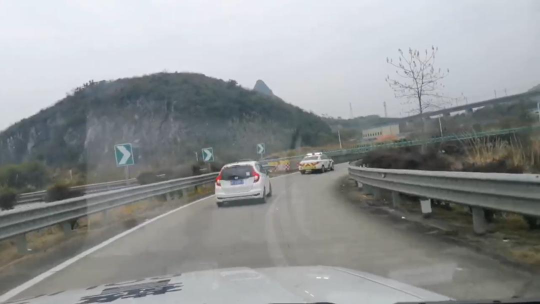 有困难找警察！韶关交警如何为临盆孕妇开辟生命通道？  第2张