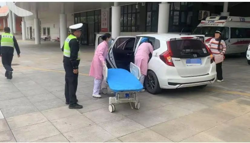 有困难找警察！韶关交警如何为临盆孕妇开辟生命通道？  第3张