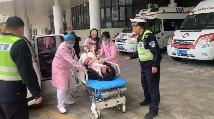 有困难找警察！韶关交警如何为临盆孕妇开辟生命通道？  第4张