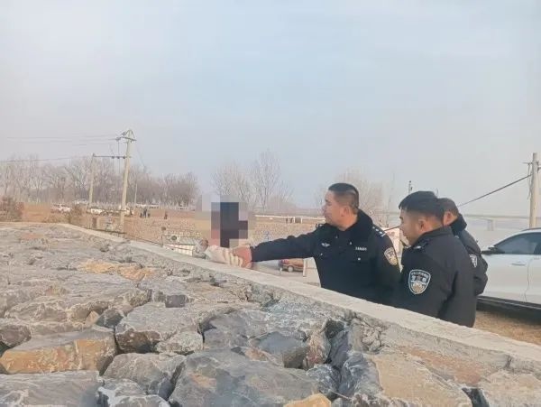 春节万家团圆，为何他们依旧坚守岗位？暖心警事背后的故事让人感动  第3张