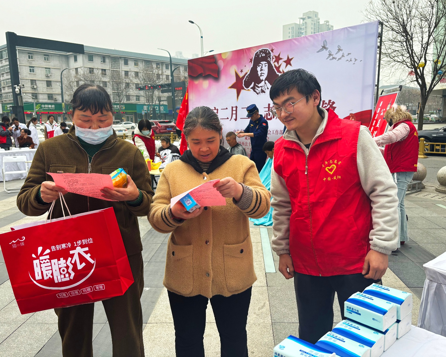 二月二龙抬头，千名市民齐聚秦都万达，享受暖心服务！你还在等什么？  第3张