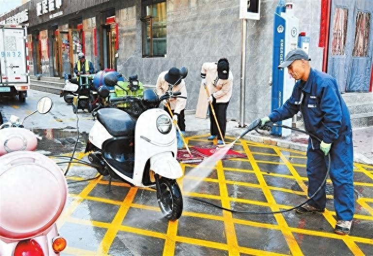 学雷锋纪念日，甘肃青年志愿者如何传承雷锋精神？他们的行动感动了无数人  第1张
