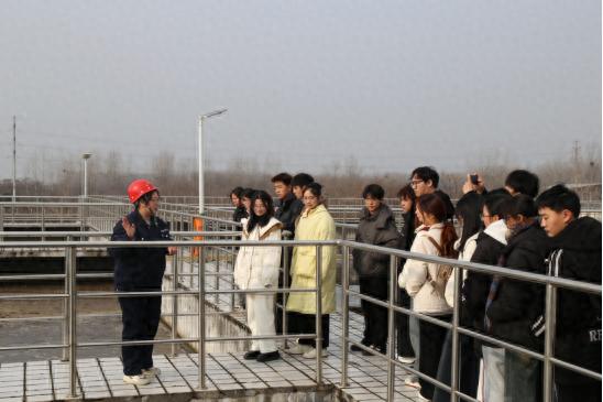你知道吗？污水变清流的全过程竟如此神奇！探访鱼梁洲污水处理厂，见证环保奇迹