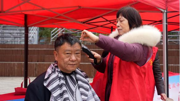 江永县学雷锋活动盛大启动，400余人共襄盛举，你参与了吗？  第3张