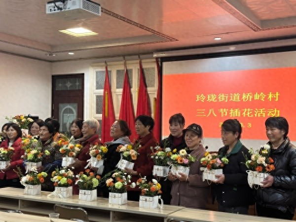 乡村女性如何通过插花发现生活的美？三八节特别活动揭秘