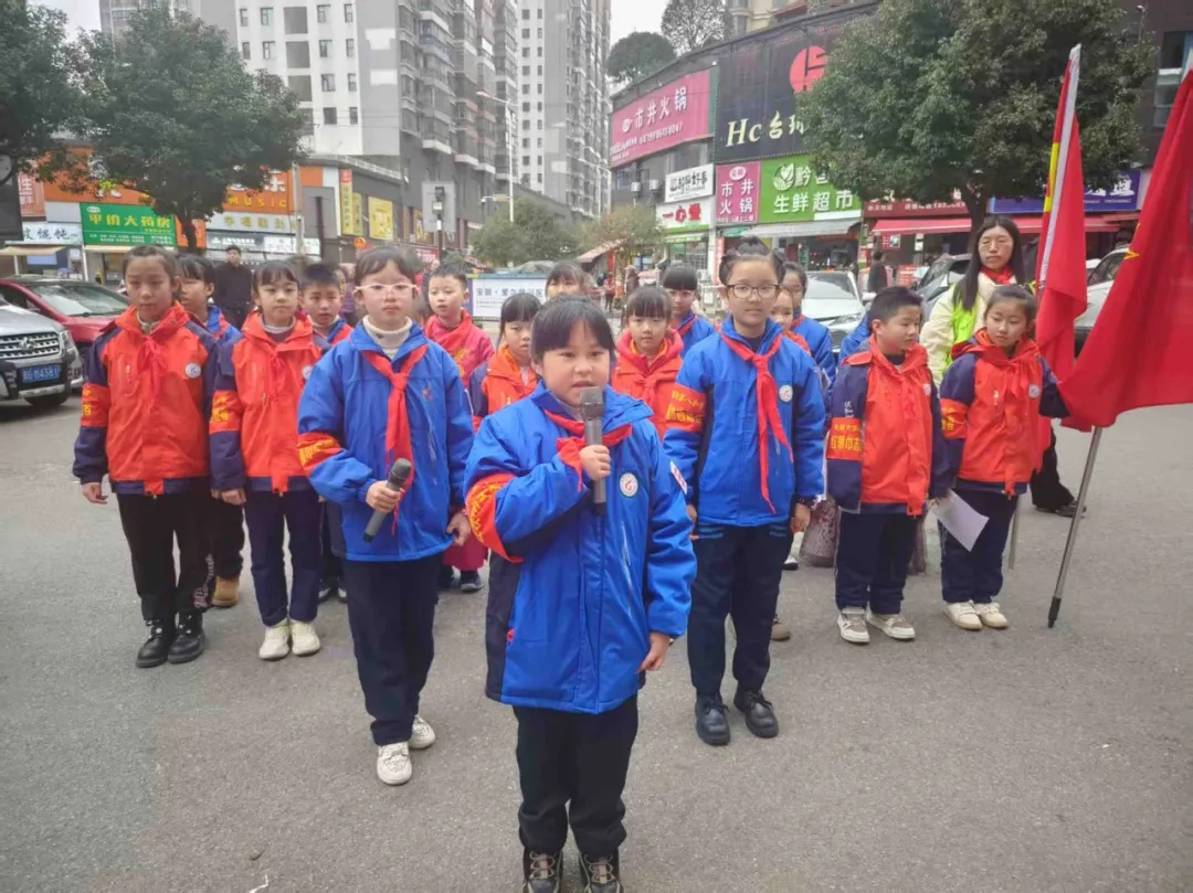 义诊义剪进社区，雷锋精神如何温暖人心？  第3张