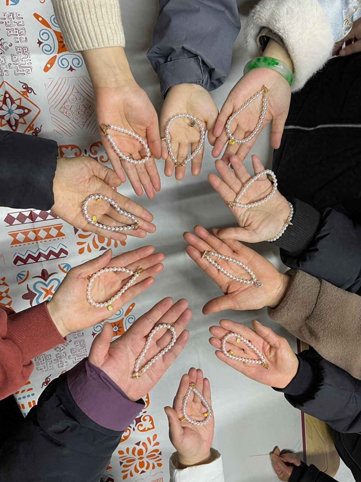 珍珠手串DIY活动如何让残疾妇女感受春日浪漫与自我价值？