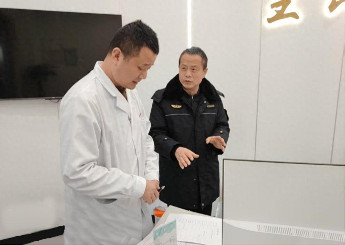 洪湖市如何用柔性执法破解油烟污染难题？30余家商家已整改