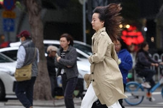 广州气温骤降至9℃，湿冷持续！你准备好迎接这波寒潮了吗？