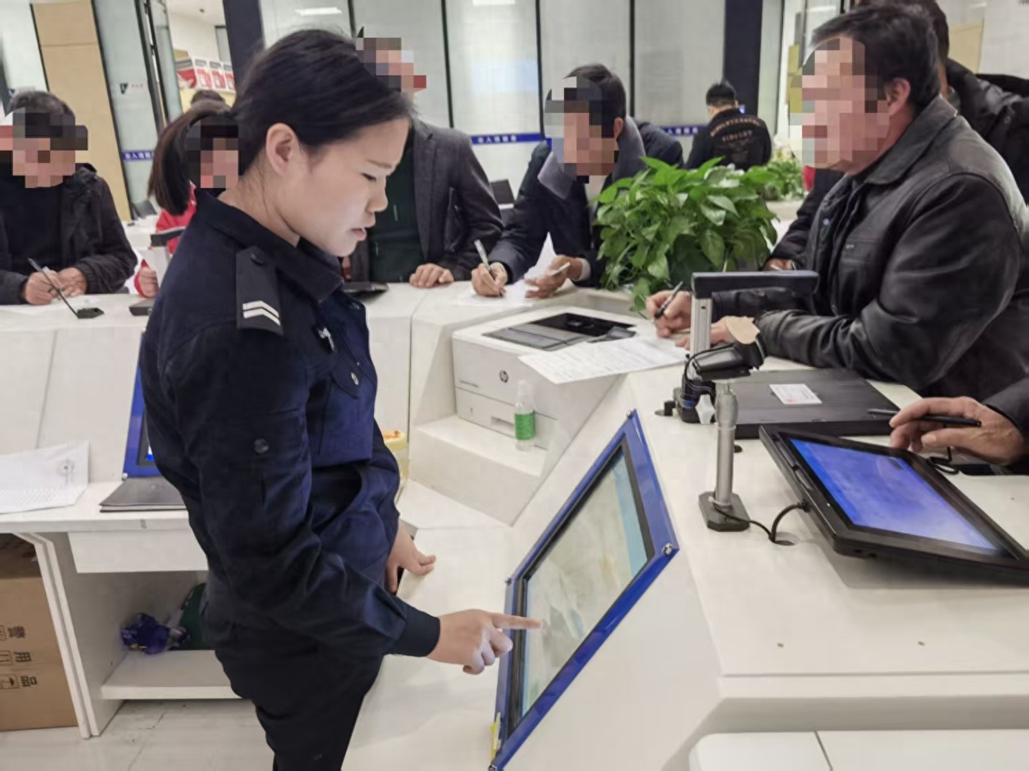 阳新公安1小时完成20人护照申办，老年人办证无压力，你还在等什么？  第1张
