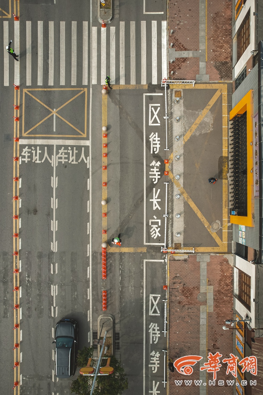 西安公安交警如何让凤景小学周边交通焕然一新？揭秘一校一策治理模式  第2张