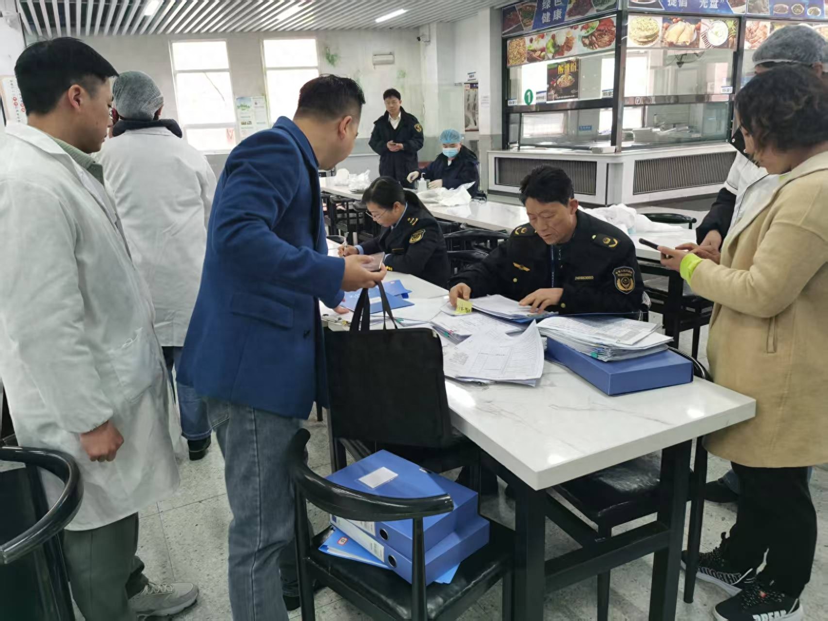 校园食品安全大检查，你家孩子的餐桌安全吗？